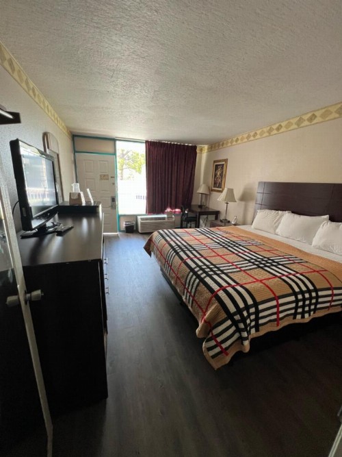 Rodeway Inn - image 35