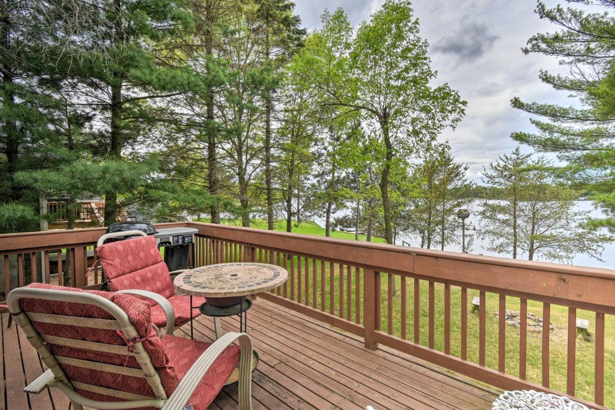 4 Season Lake House 7 Miles to Sand Valley! - main image