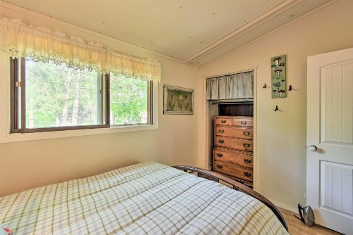 4 Season Lake House 7 Miles to Sand Valley! - image 13