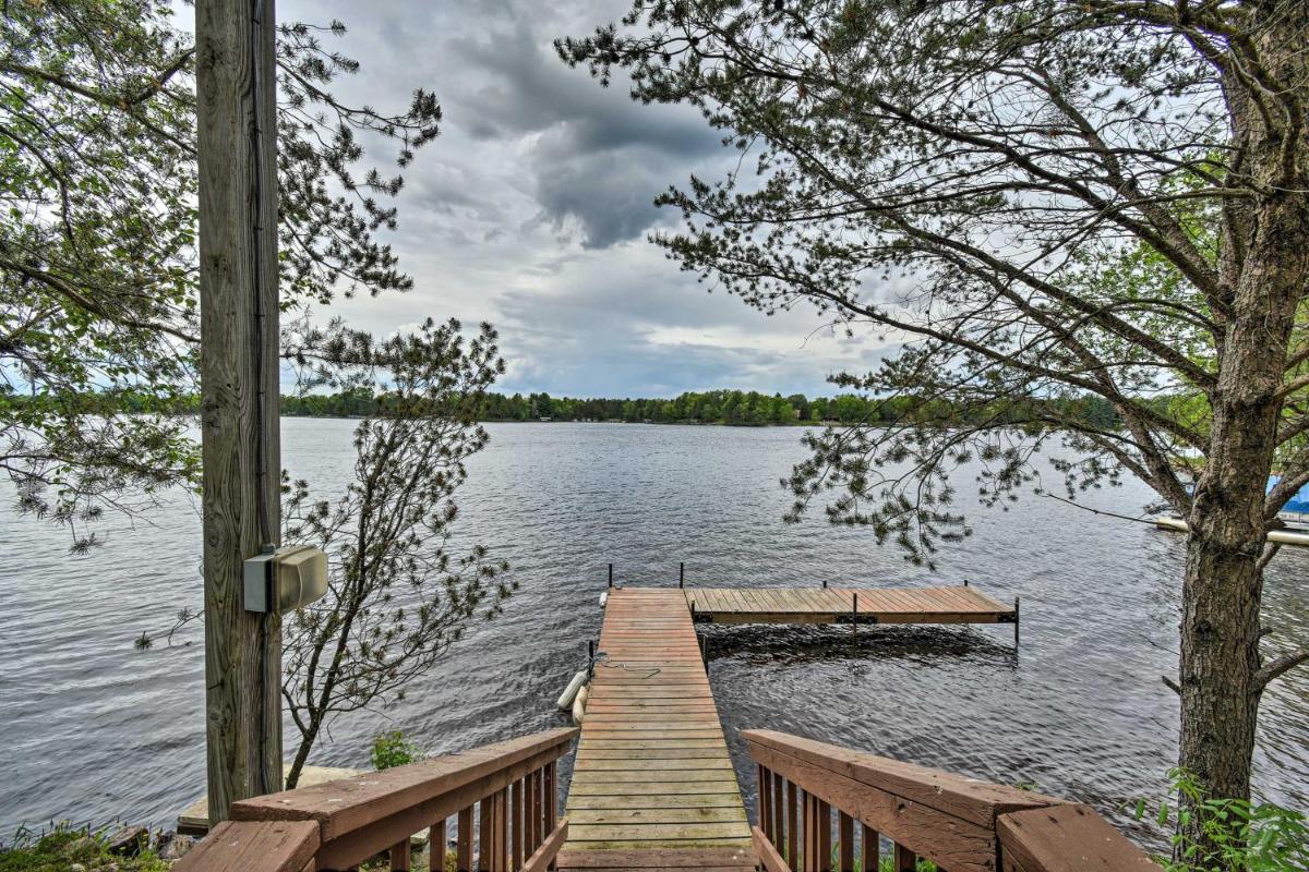 4 Season Lake House 7 Miles to Sand Valley! - image 2