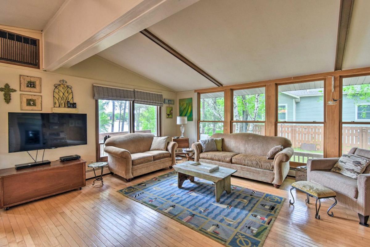 4 Season Lake House 7 Miles to Sand Valley! - image 3