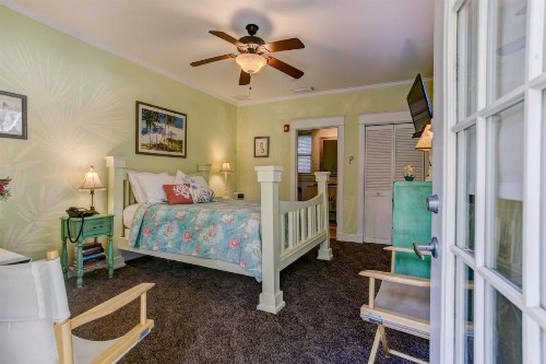 Anchor Inn NSB Bed and Breakfast - image 14