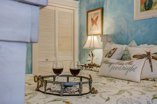Anchor Inn NSB Bed and Breakfast - image 16