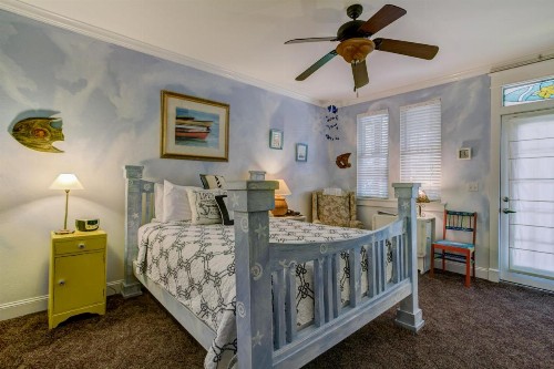 Anchor Inn NSB Bed and Breakfast - image 20