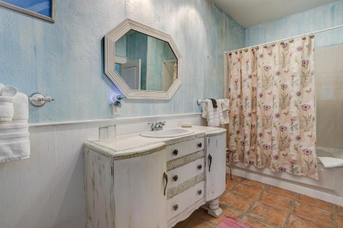 Anchor Inn NSB Bed and Breakfast - image 21