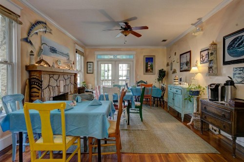 Anchor Inn NSB Bed and Breakfast - image 24