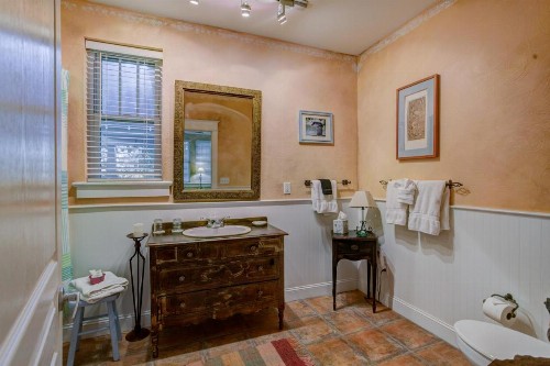 Anchor Inn NSB Bed and Breakfast - image 27