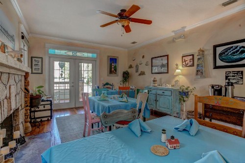 Anchor Inn NSB Bed and Breakfast - image 33