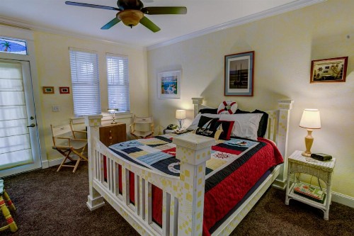 Anchor Inn NSB Bed and Breakfast - image 37