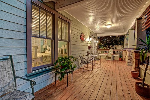 Anchor Inn NSB Bed and Breakfast - image 5