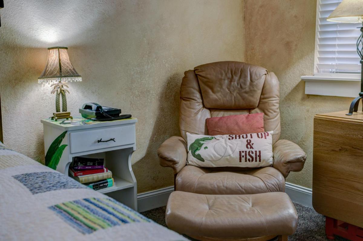 Anchor Inn NSB Bed and Breakfast - image 6