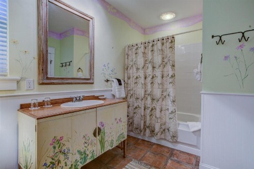Anchor Inn NSB Bed and Breakfast - image 8