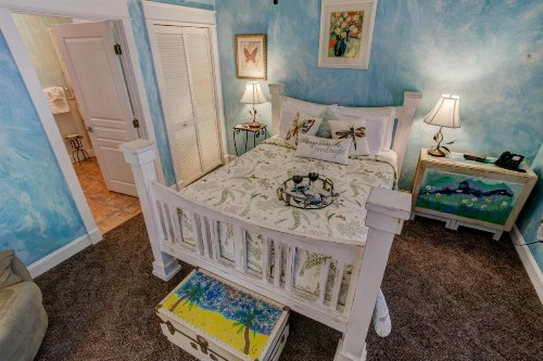 Anchor Inn NSB Bed and Breakfast - image 9