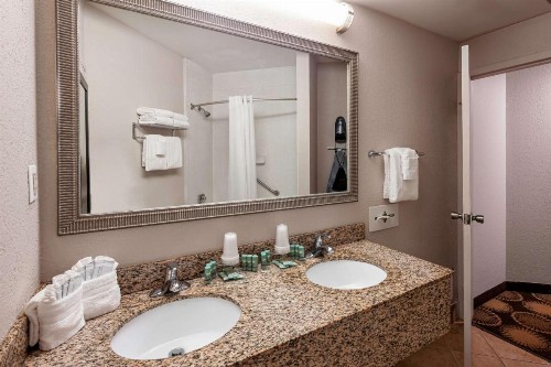 Best Western New Smyrna Beach Hotel & Suites - image 32