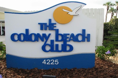 Colony Beach Club - image 11