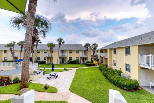 Colony Beach Club - image 7