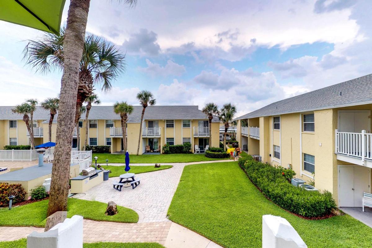 Colony Beach Club - image 7