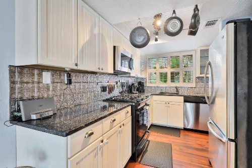 Flamingo Cottage - image 8