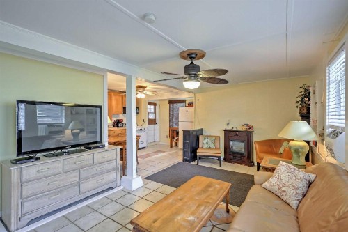 New Smyrna Beach House Walk to Ocean & Flagler Ave - image 12