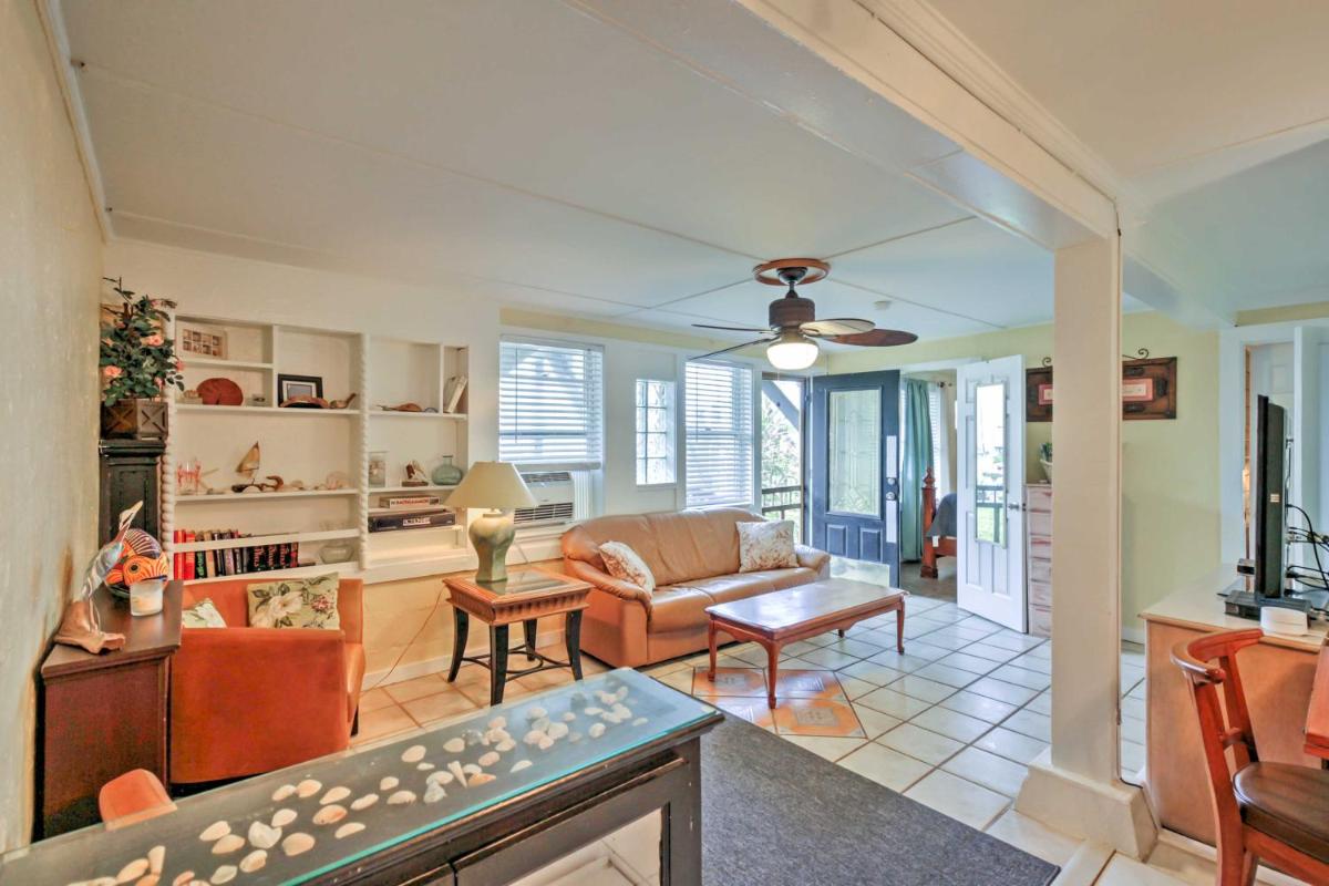 New Smyrna Beach House Walk to Ocean & Flagler Ave - image 5