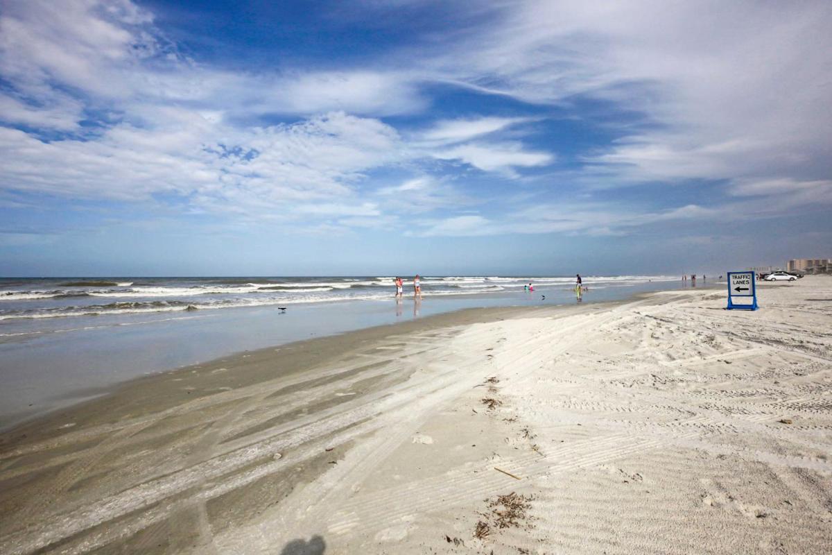 New Smyrna Beach House Walk to Ocean & Flagler Ave - image 7