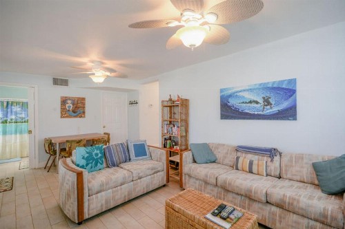 Charming Beachside Home by Ocean Properties - image 10