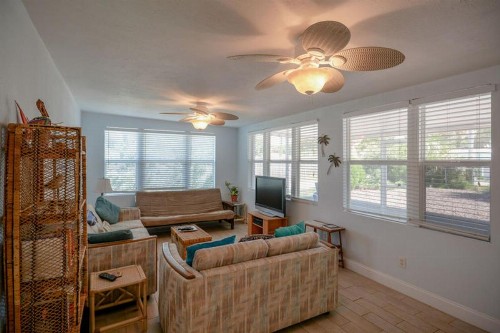 Charming Beachside Home by Ocean Properties - image 11