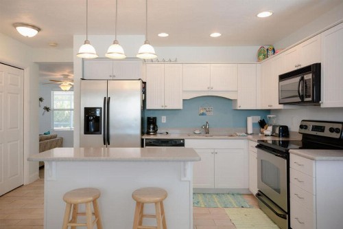 Charming Beachside Home by Ocean Properties - image 13