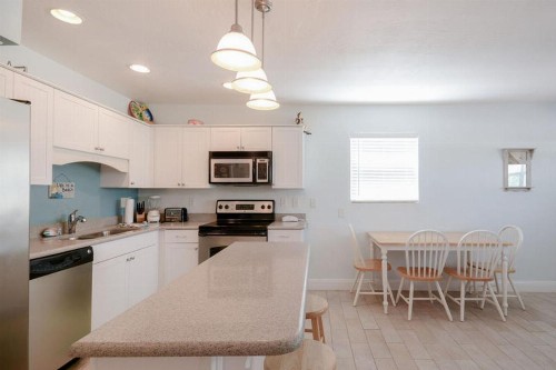 Charming Beachside Home by Ocean Properties - image 2