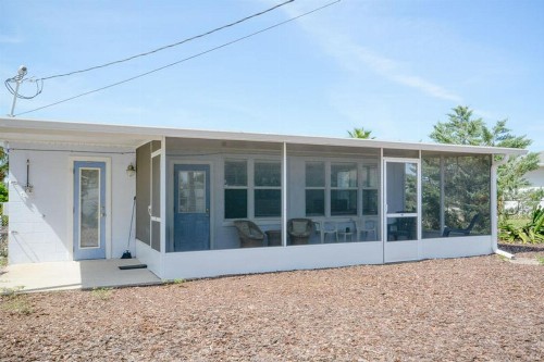 Charming Beachside Home by Ocean Properties - image 7