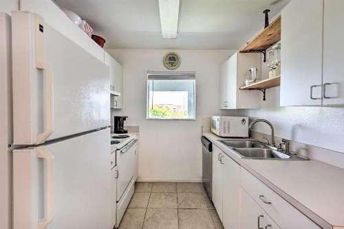 NSB Condo with Pool and Grill Deck - Walk to Beach - image 10