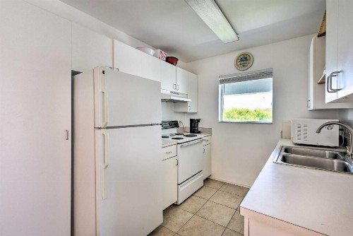 NSB Condo with Pool and Grill Deck - Walk to Beach - image 9