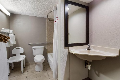 Econo Lodge New Stanton I-70 - image 32