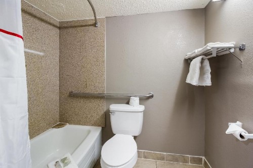 Econo Lodge New Stanton I-70 - image 33