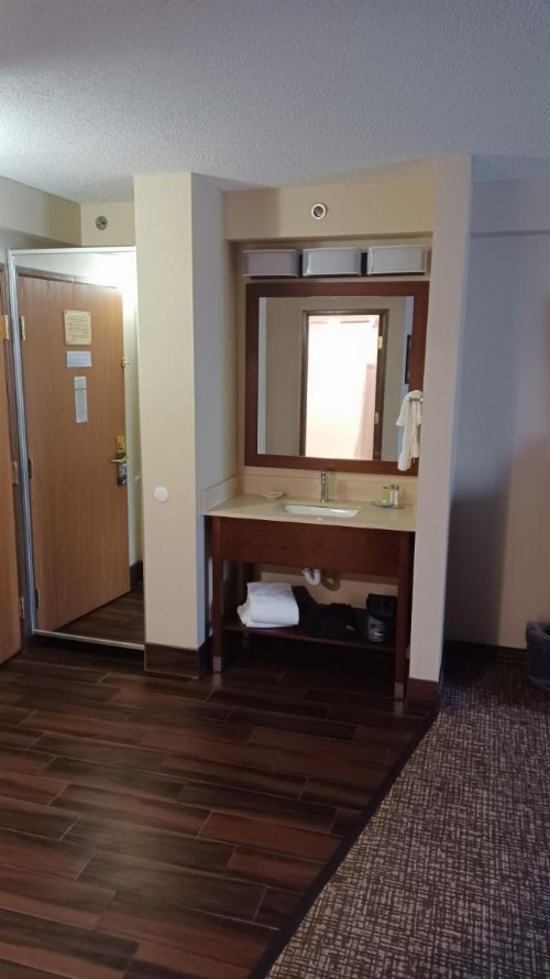 Comfort Inn New Stanton - image 24