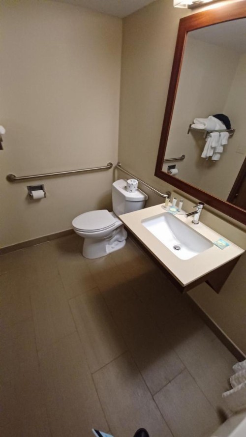 Comfort Inn New Stanton - image 37