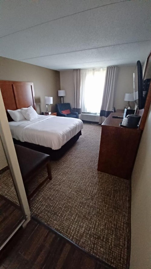 Comfort Inn New Stanton - image 39