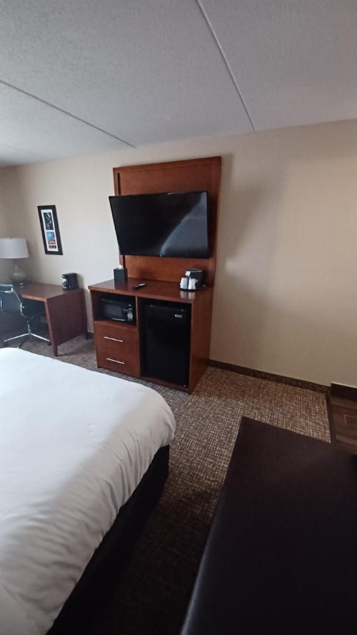 Comfort Inn New Stanton - image 40