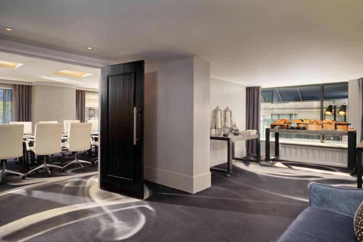 Loews Regency New York Hotel - image 7