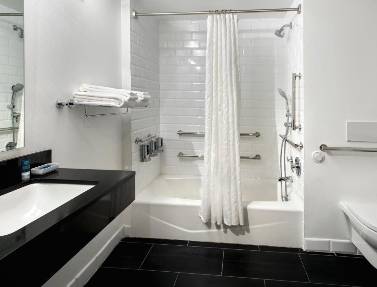 Four Points by Sheraton Manhattan SoHo Village - image 3