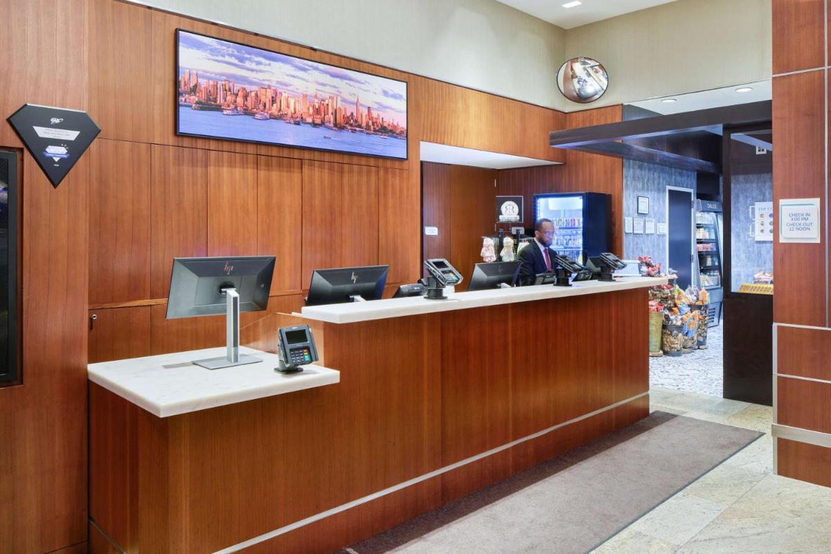 Hilton Garden Inn West 35th Street - image 7