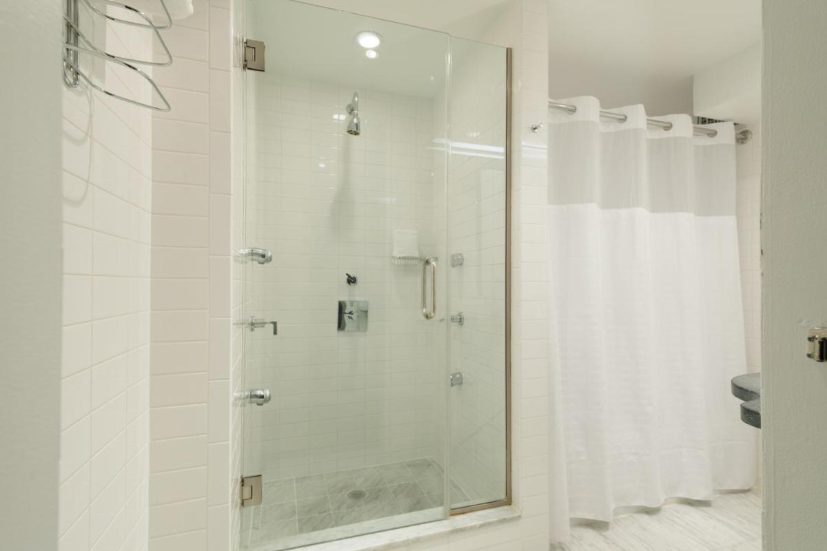 Shoreham Hotel - image 3