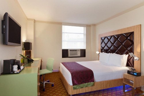 Night Hotel Broadway - image 11