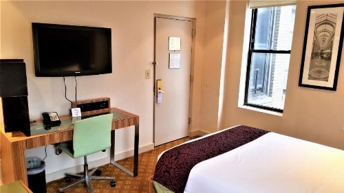 Night Hotel Broadway - image 2