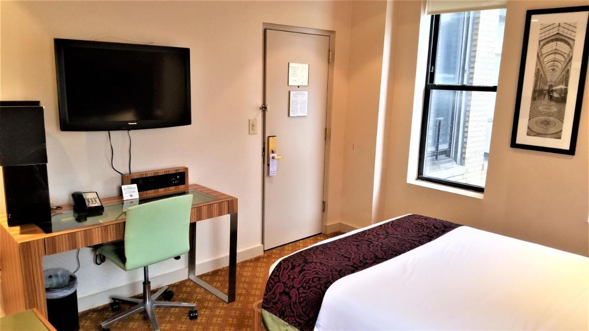 Night Hotel Broadway - image 2