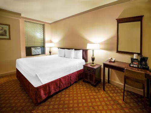Night Hotel Broadway - image 23