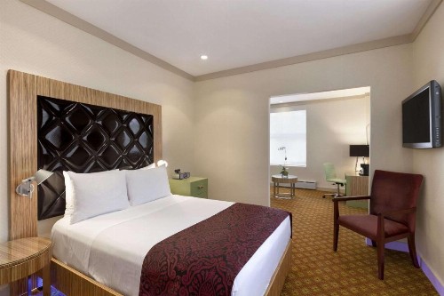 Night Hotel Broadway - image 33