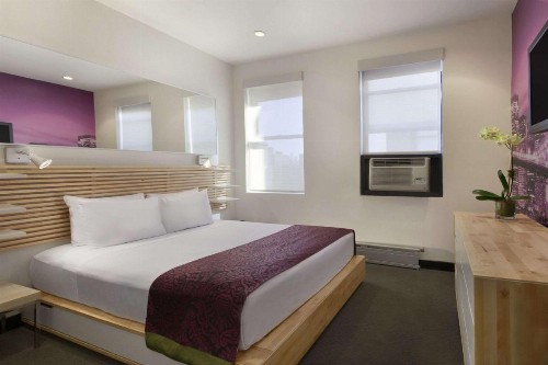 Night Hotel Broadway - image 37