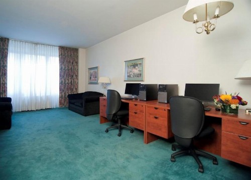 Murray Hill East Suites - image 31