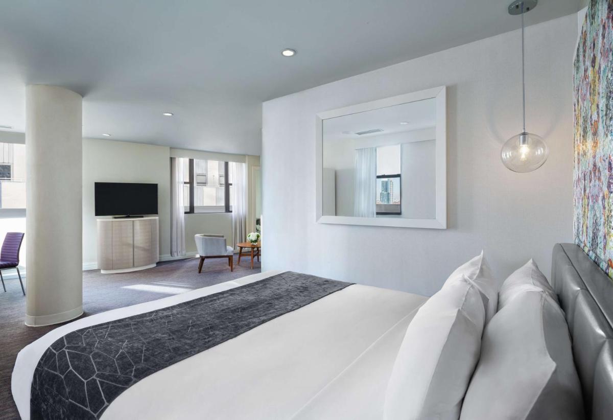 Dream Midtown - image 7